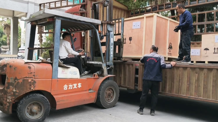 铝箔分切机装车发货 铝箔分切机装车发货